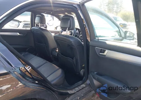 2013 Mercedes-Benz C 300 Luxury 4Matic/Sport 4Matic из США, поврежденный, VIN WDDGF8AB5DR296166